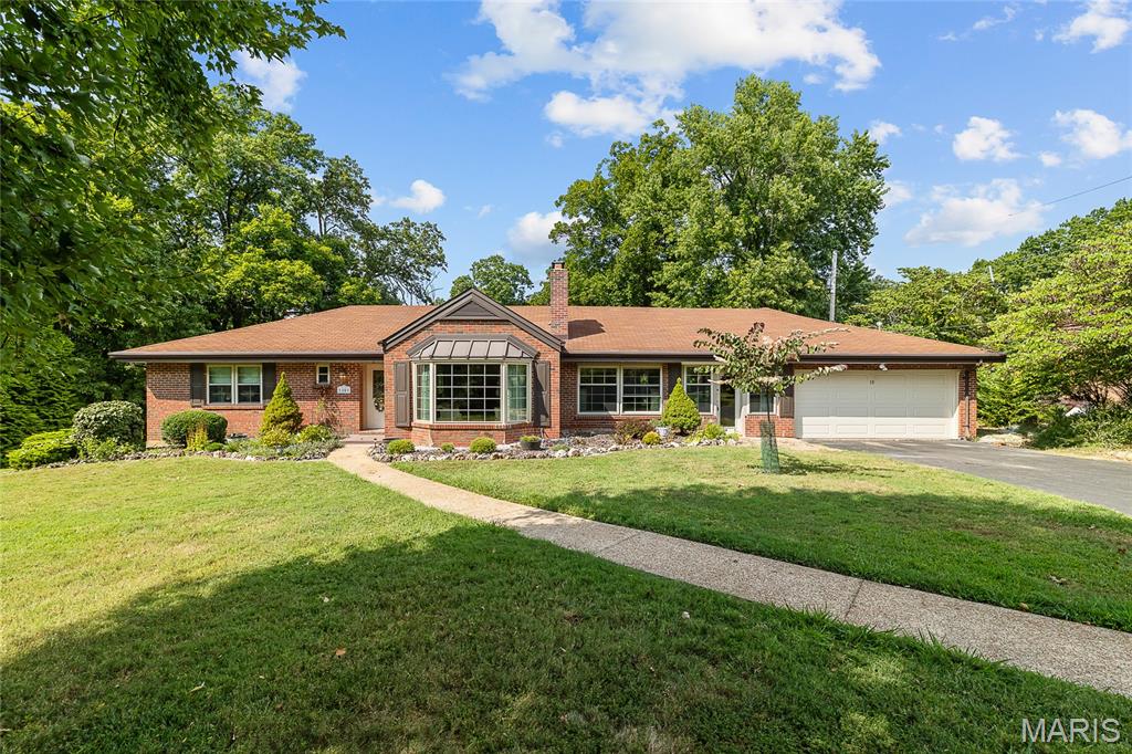 10 Finlay Road St. Louis, MO 63122 - Photo 1 of 69 Gallery Image 1