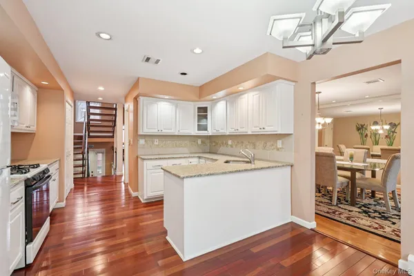 $625,000 | 10 Omni Court, New City, NY 10956