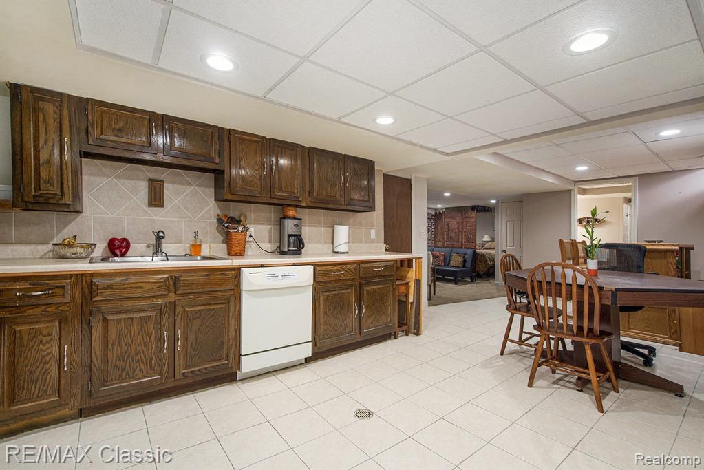 14042 Riga Livonia, MI 48154 - Photo 22 of 25