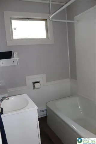 $1,200 | 318 North Columbia Street, Tamaqua, PA 18252