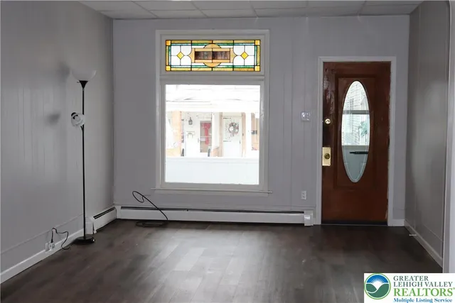 $1,200 | 318 North Columbia Street, Tamaqua, PA 18252