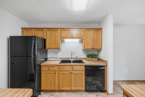 $200,000 | 6242 Magda Drive, Unit B, Maple Grove, MN 55369