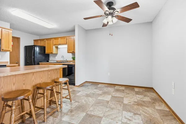 $200,000 | 6242 Magda Drive, Unit B, Maple Grove, MN 55369
