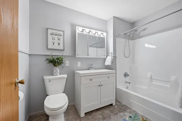 $200,000 | 6242 Magda Drive, Unit B, Maple Grove, MN 55369