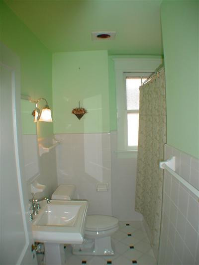 345 Desha Road Lexington, KY 40502 - Photo 20 of 25 Second full bath upstairs beside the ups