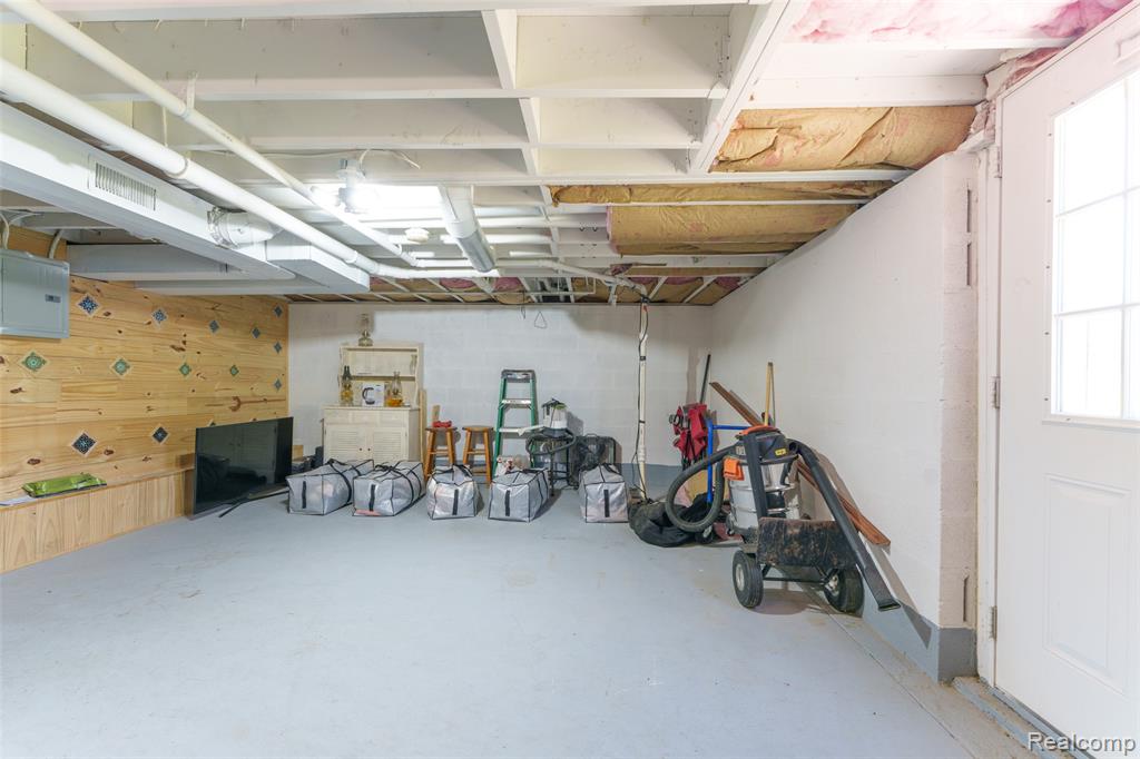 940 Rowland Road Leonard, MI 48367 - Photo 39 of 59