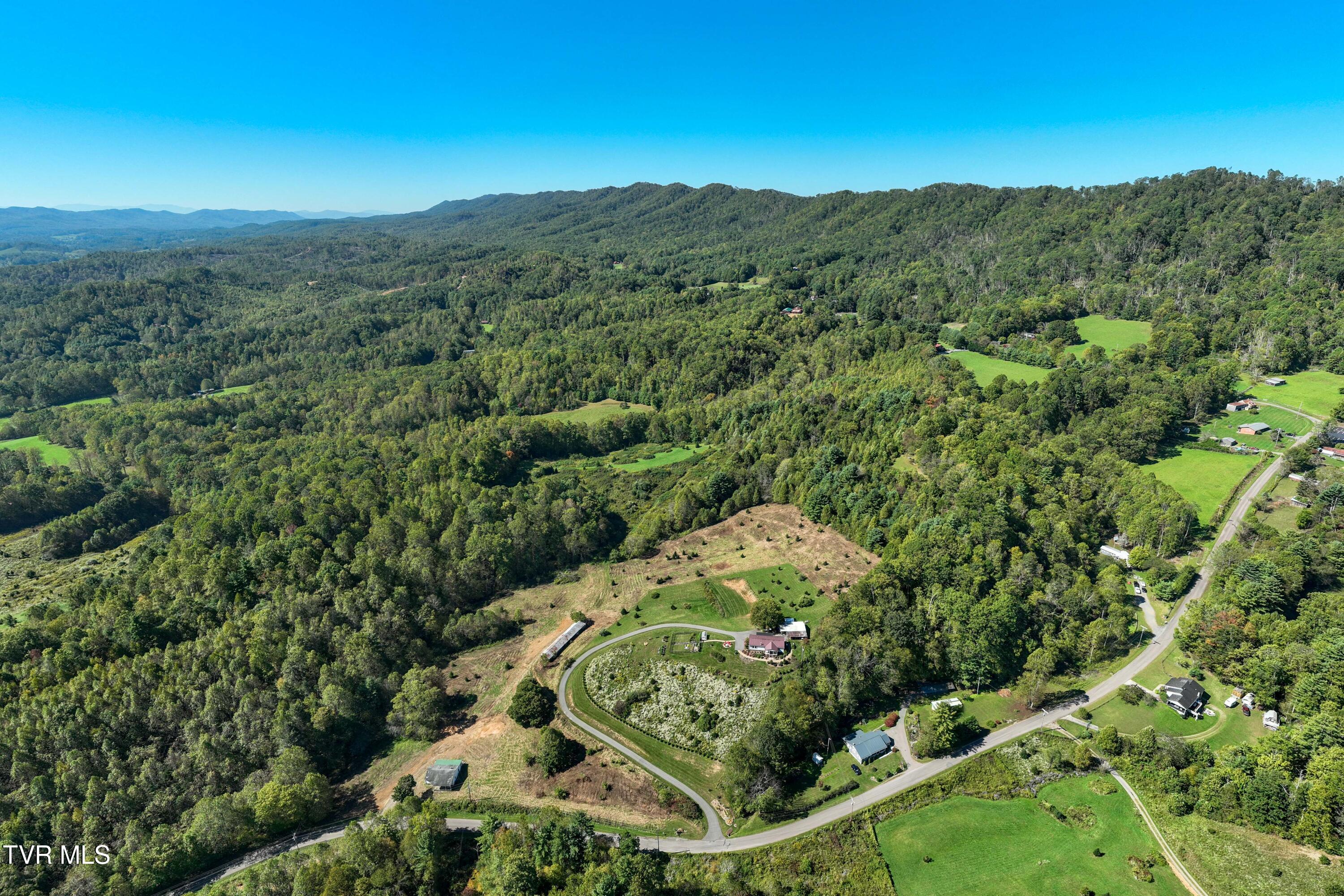 1311 Deer Run Road Mountain City, TN 37683 - Photo 8 of 28 Deer Run Road (2 of 37)