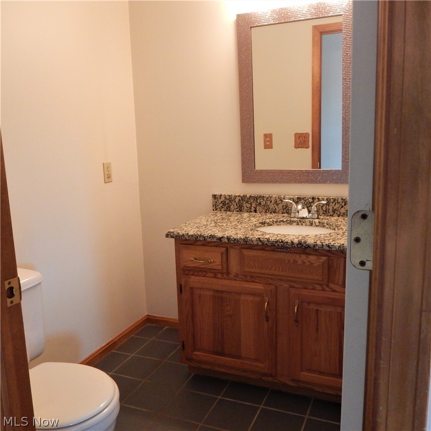 5301 Hamilton Road Medina, OH 44256 - Photo 12 of 29 First floor half bath