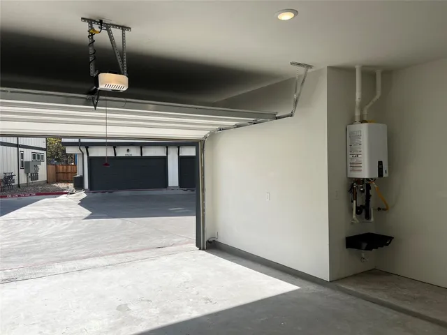 a view of entryway and kitchen