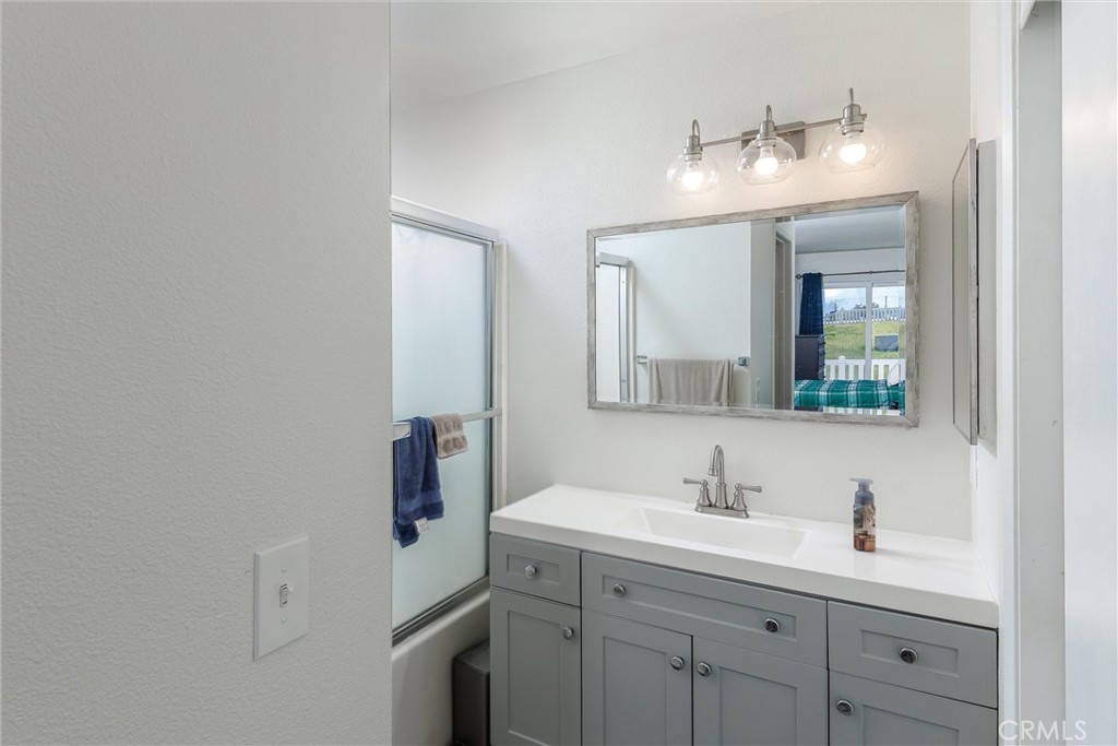 320 Foothill Road Pismo Beach, CA 93449 - Photo 17 of 31 Bathroom