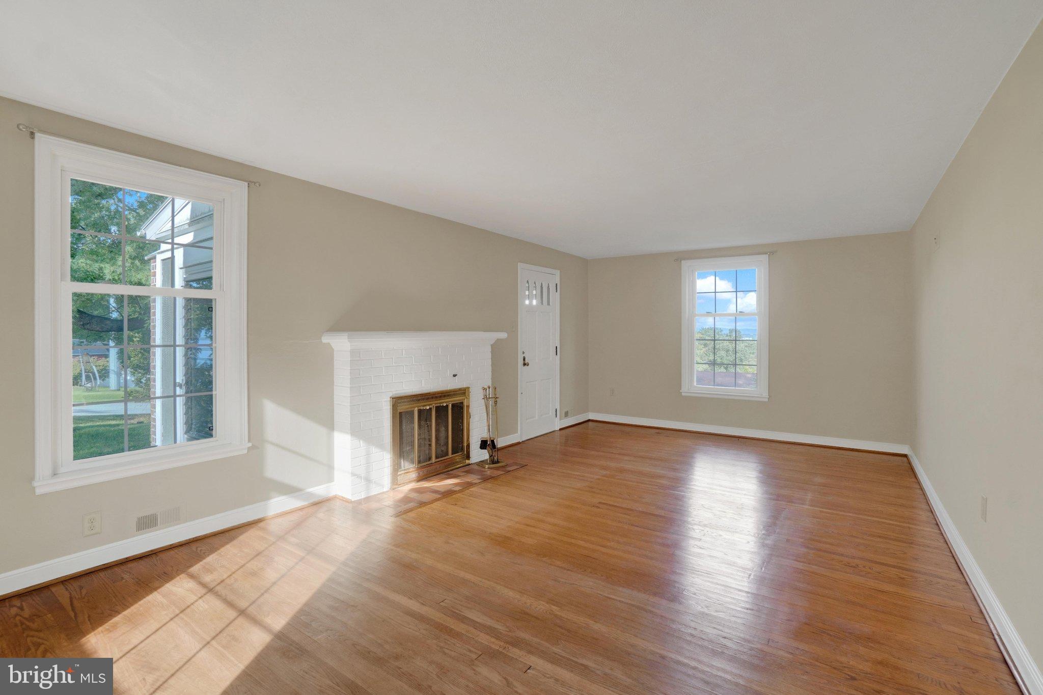 303 Edgehill Road York, PA 17403 - Photo 4 of 28 Gallery Image 4