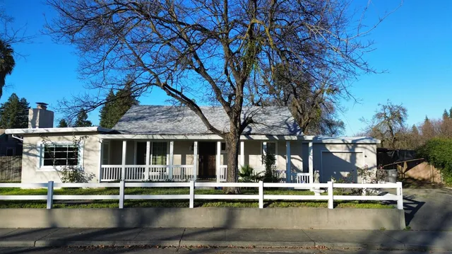 $2,600 | 712 West Gibson Road, Woodland, CA 95695