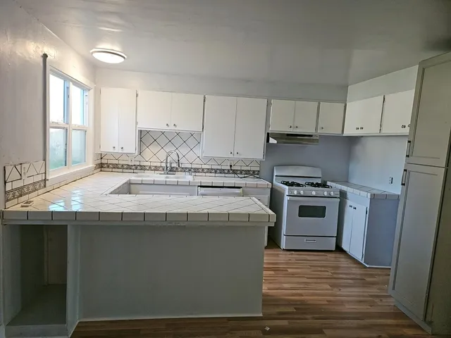 $2,600 | 712 West Gibson Road, Woodland, CA 95695