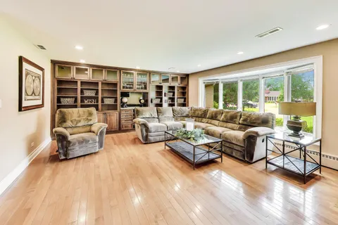 $700,000 | 16 South Wildwood Drive, Prospect Heights, IL 60070