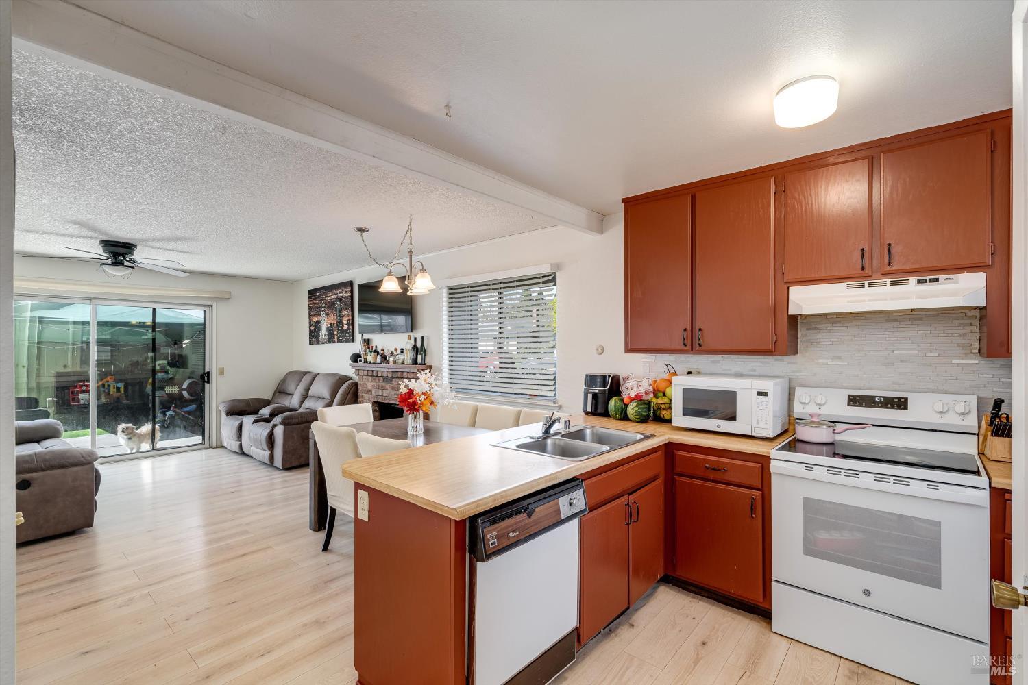 1708 Glenbrook Drive, Unit F Santa Rosa, CA 95401 - Photo 9 of 37