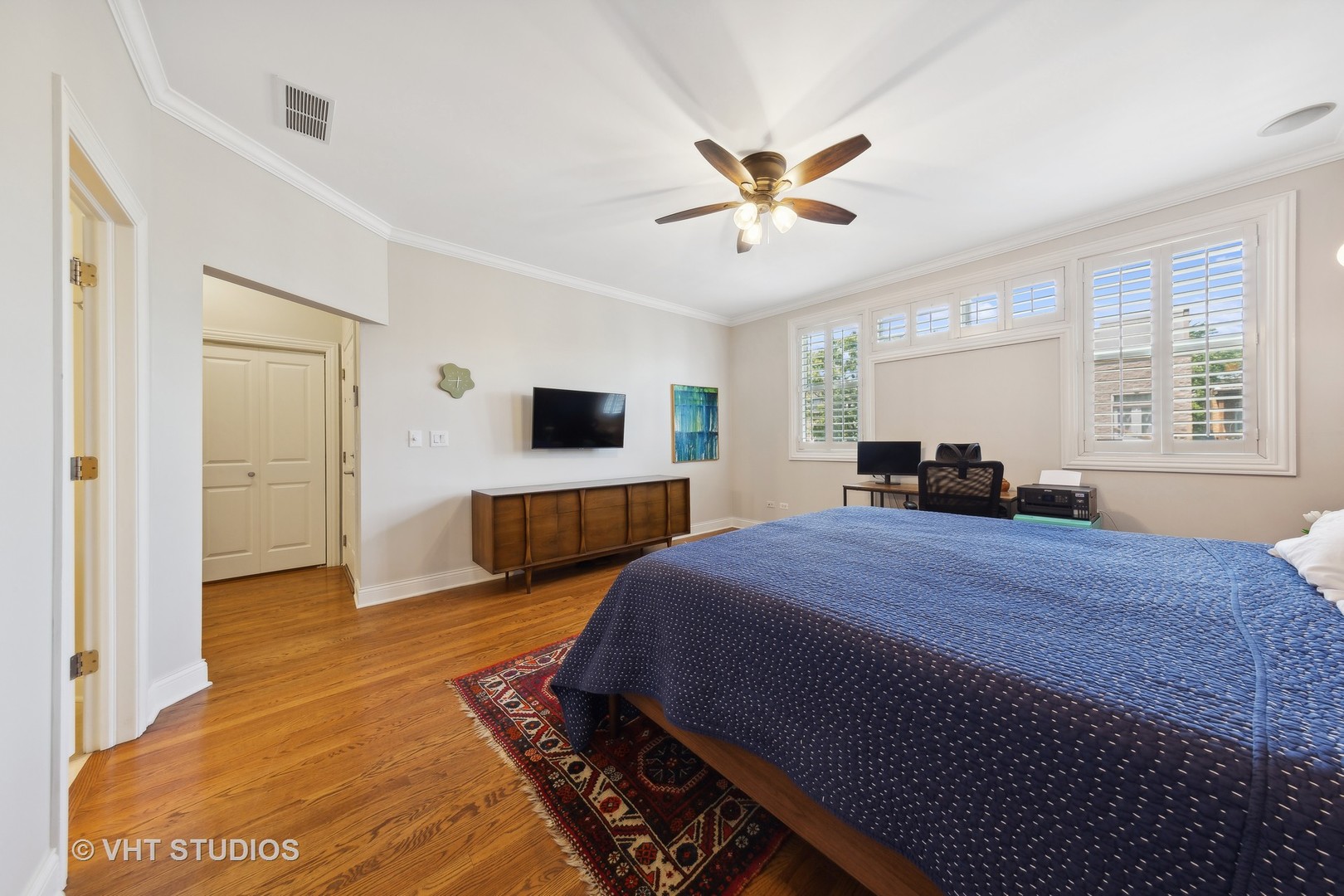 2136 West Division Street, Unit 3 Chicago, IL 60622 - Photo 17 of 37 a bed room with a bed and a television