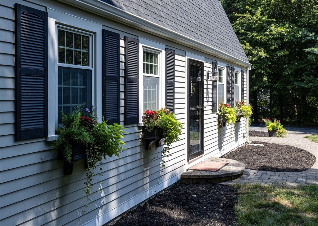 11 Chandler Road Sandwich, MA 02537 - Photo 4 of 37 Gallery Image 4