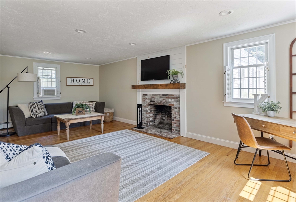 11 Chandler Road Sandwich, MA 02537 - Photo 7 of 37 Gallery Image 7