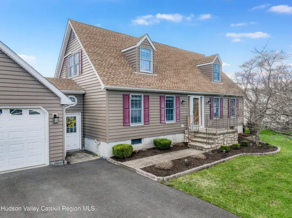 $469,999 | 247 Bowne Street, Port Ewen, NY 12466