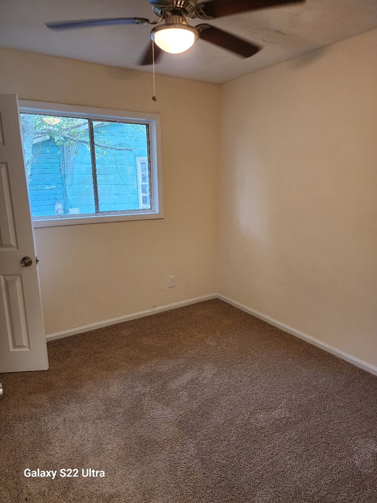 5118 11th Avenue Columbus, GA 31904 - Photo 7 of 12 an empty room with a window