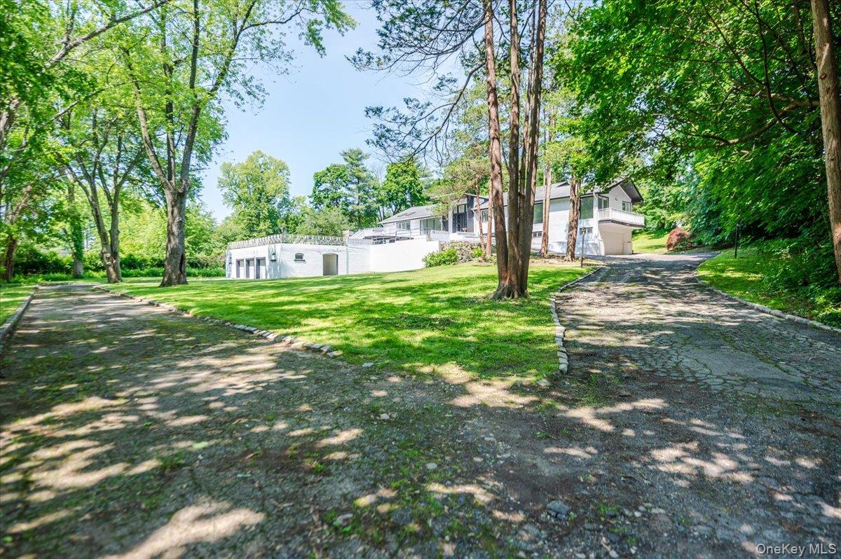 452 East Shore Road Great Neck, NY 11024 - Photo 30 of 35 a backyard of a house with table and chairs