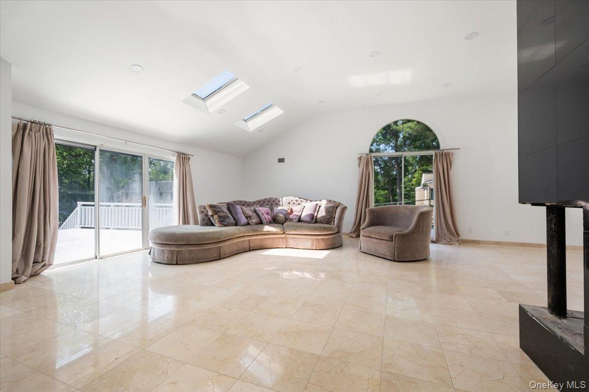 452 East Shore Road Great Neck, NY 11024 - Photo 4 of 35 a living room with furniture