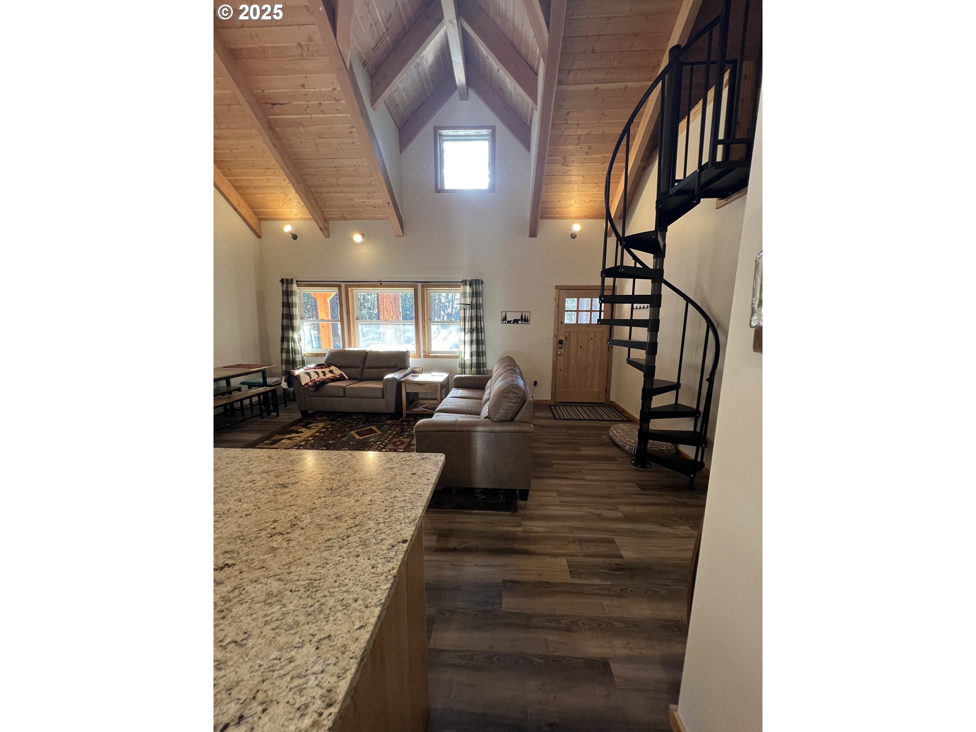 455 East Auburn Street Sumpter, OR 97877 - Photo 3 of 25 a living room with couches and a potted plant