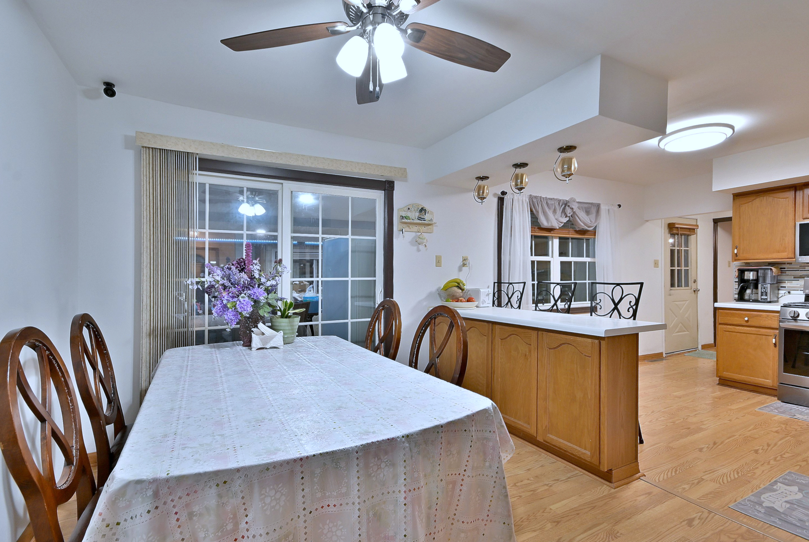 10N836 Maple Street Elgin, IL 60123 - Photo 12 of 38 Gallery Image 12