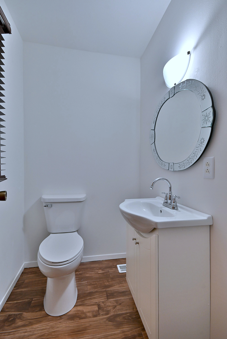 10N836 Maple Street Elgin, IL 60123 - Photo 17 of 38 Gallery Image 17