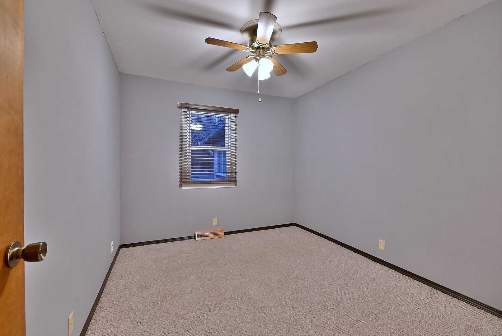 10N836 Maple Street Elgin, IL 60123 - Photo 19 of 38 Gallery Image 19