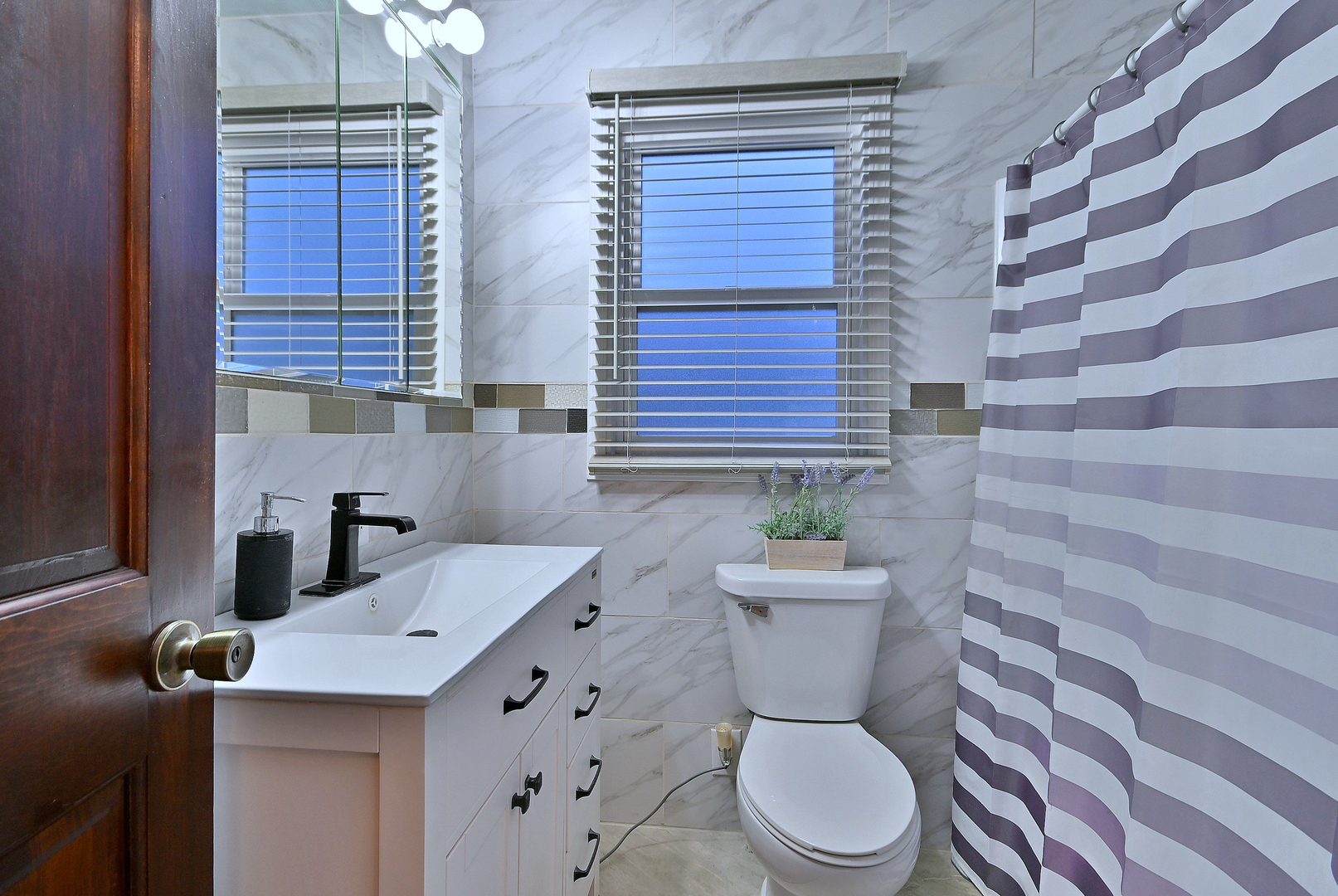 10N836 Maple Street Elgin, IL 60123 - Photo 20 of 38 Gallery Image 20
