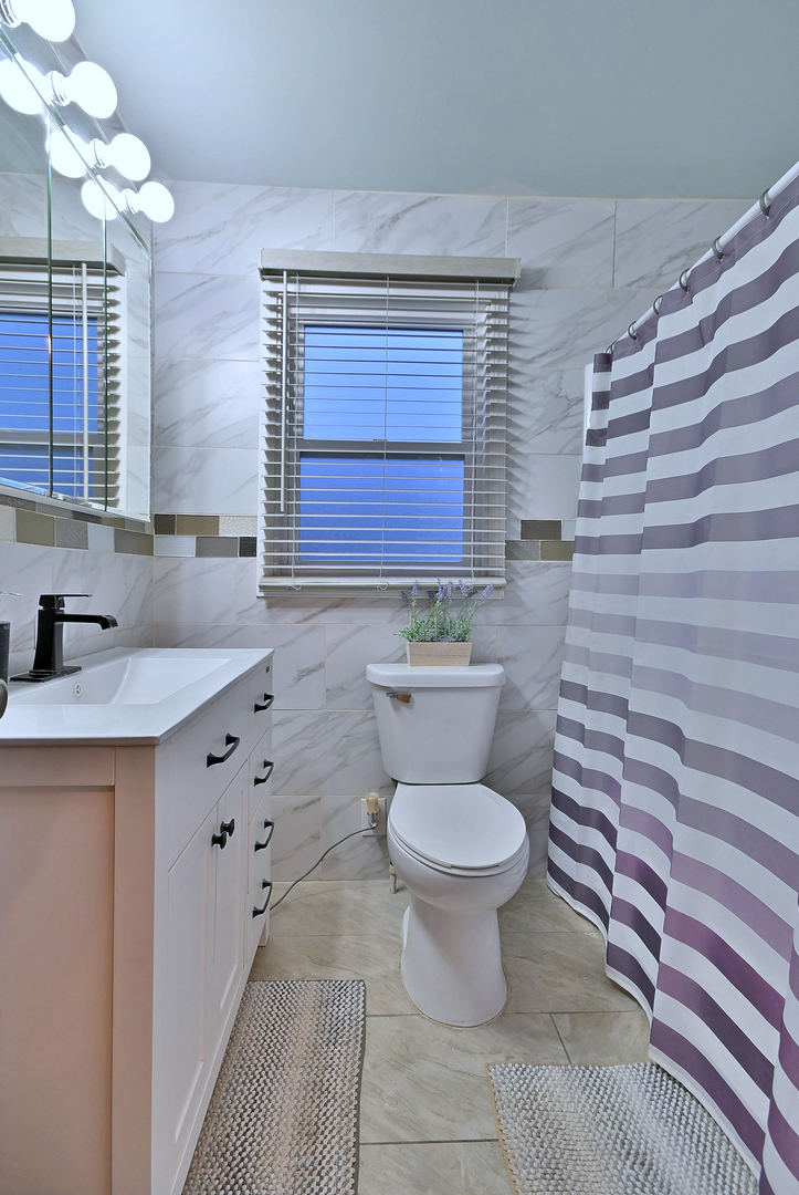 10N836 Maple Street Elgin, IL 60123 - Photo 21 of 38 Gallery Image 21