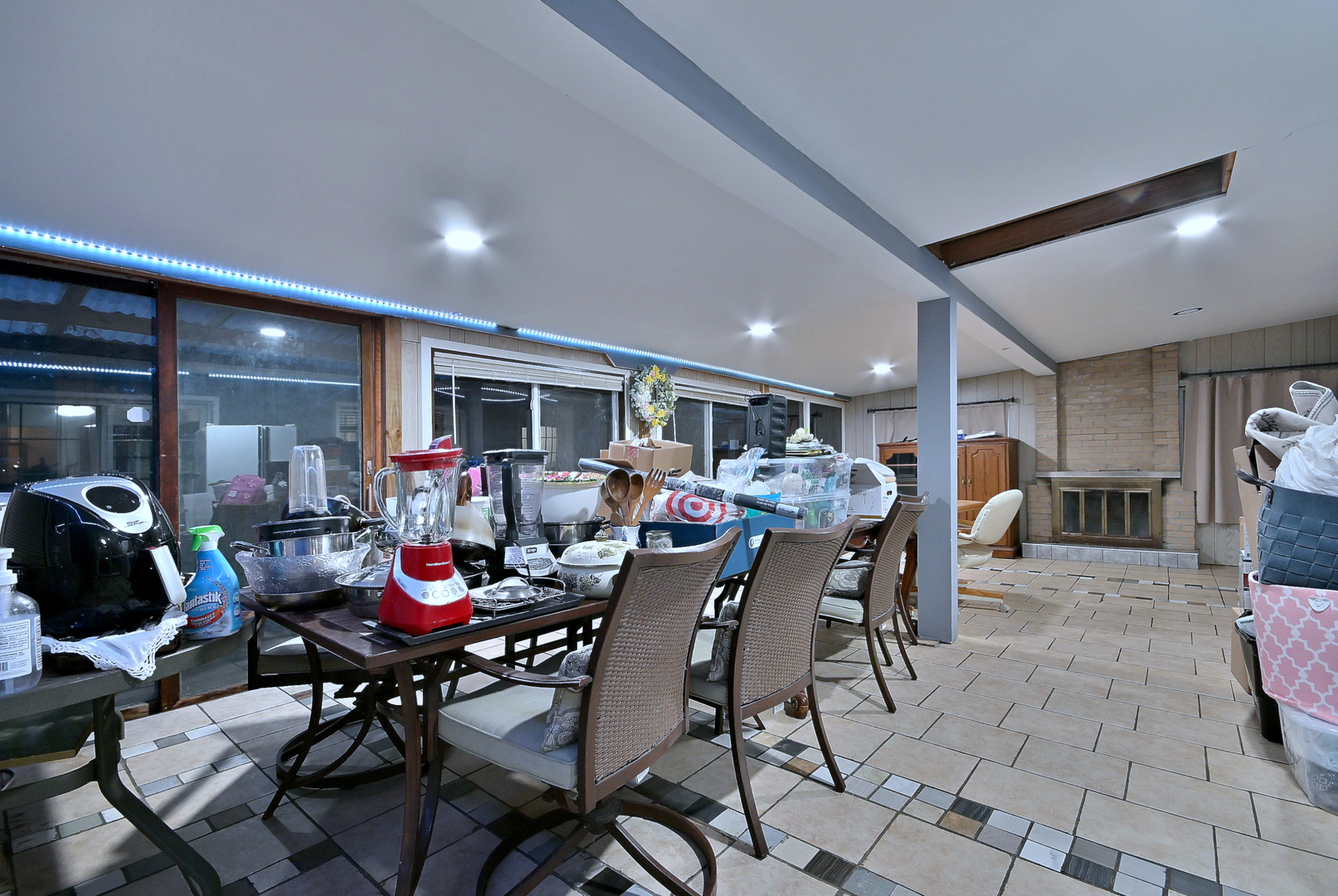 10N836 Maple Street Elgin, IL 60123 - Photo 24 of 38 Gallery Image 24