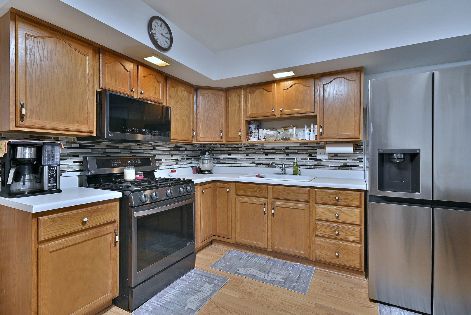 10N836 Maple Street Elgin, IL 60123 - Photo 8 of 38 Gallery Image 8
