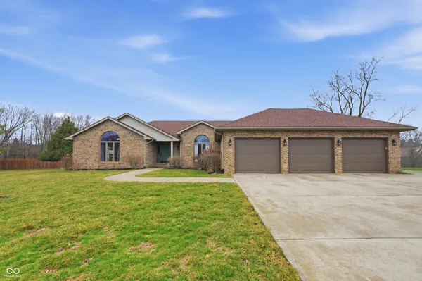 $534,900 | 209 North Copperwood Court, Muncie, IN 47304