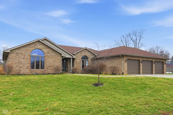 $534,900 | 209 North Copperwood Court, Muncie, IN 47304