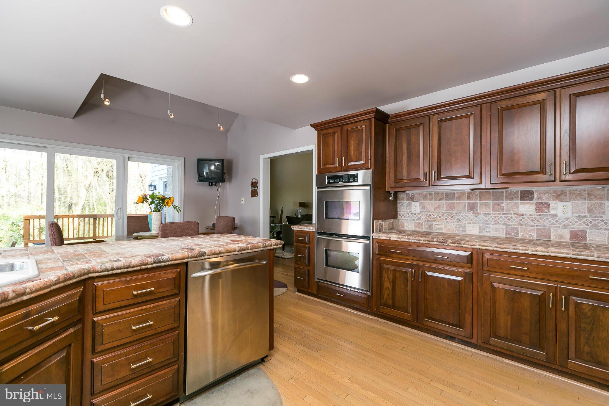 27 Shadow Point Court Edgewater, MD 21037 - Photo 12 of 29 Double ovens (all stainless steel appliances)