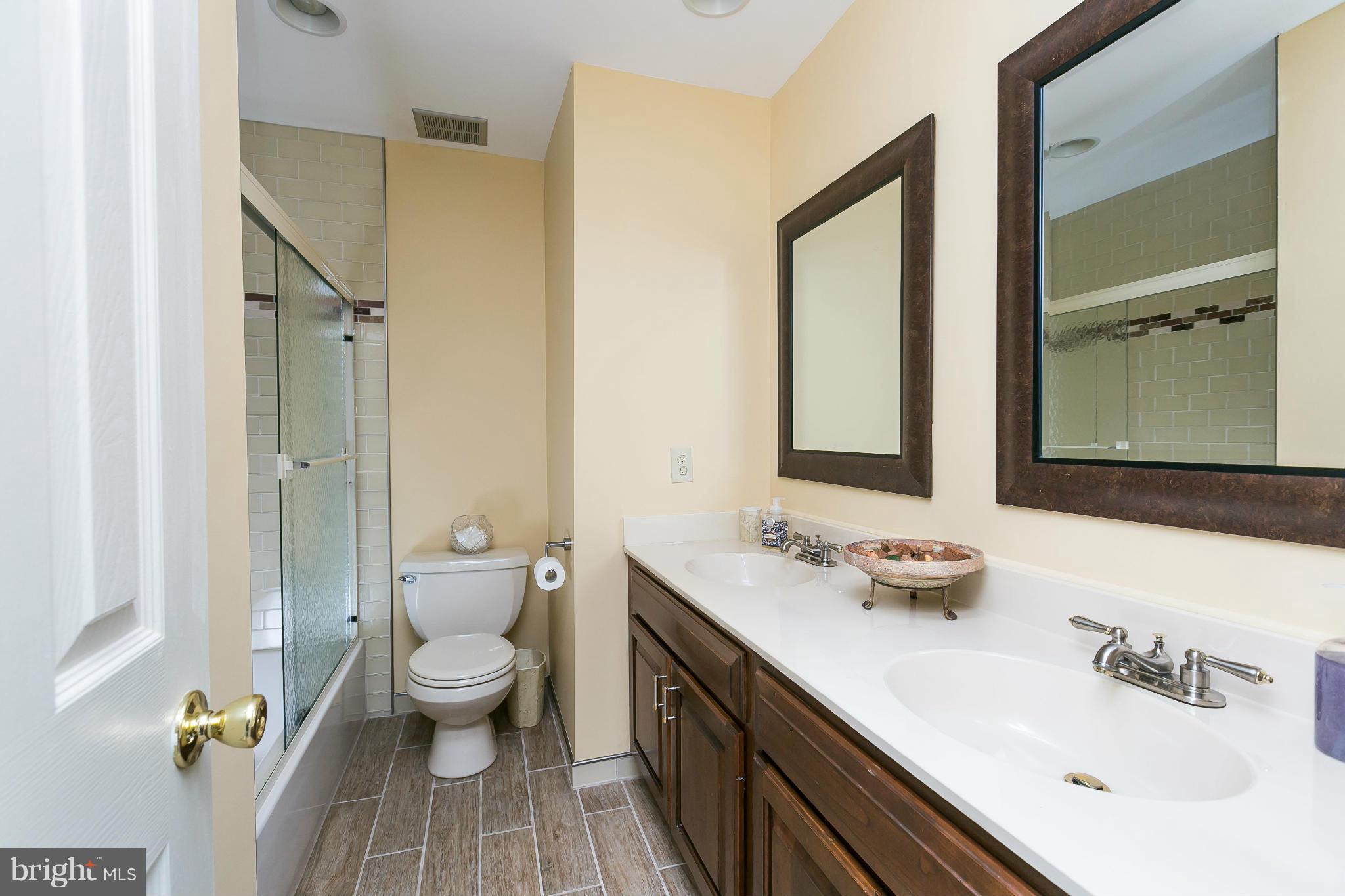 27 Shadow Point Court Edgewater, MD 21037 - Photo 20 of 29 Private bath for bedroom suite renovated 2015