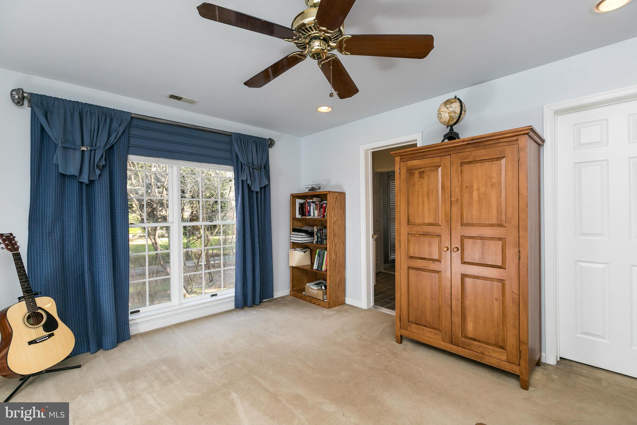 27 Shadow Point Court Edgewater, MD 21037 - Photo 22 of 29 Back bedroom shares Jack/Jill bath