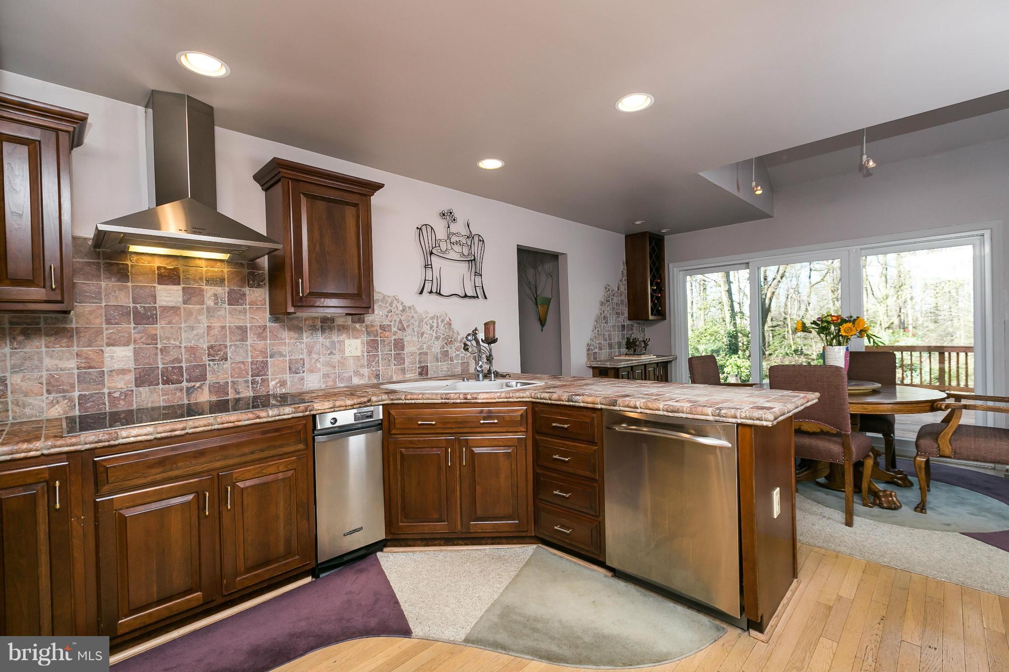 27 Shadow Point Court Edgewater, MD 21037 - Photo 10 of 29 Tumbled marble backsplash and cherry cabinets