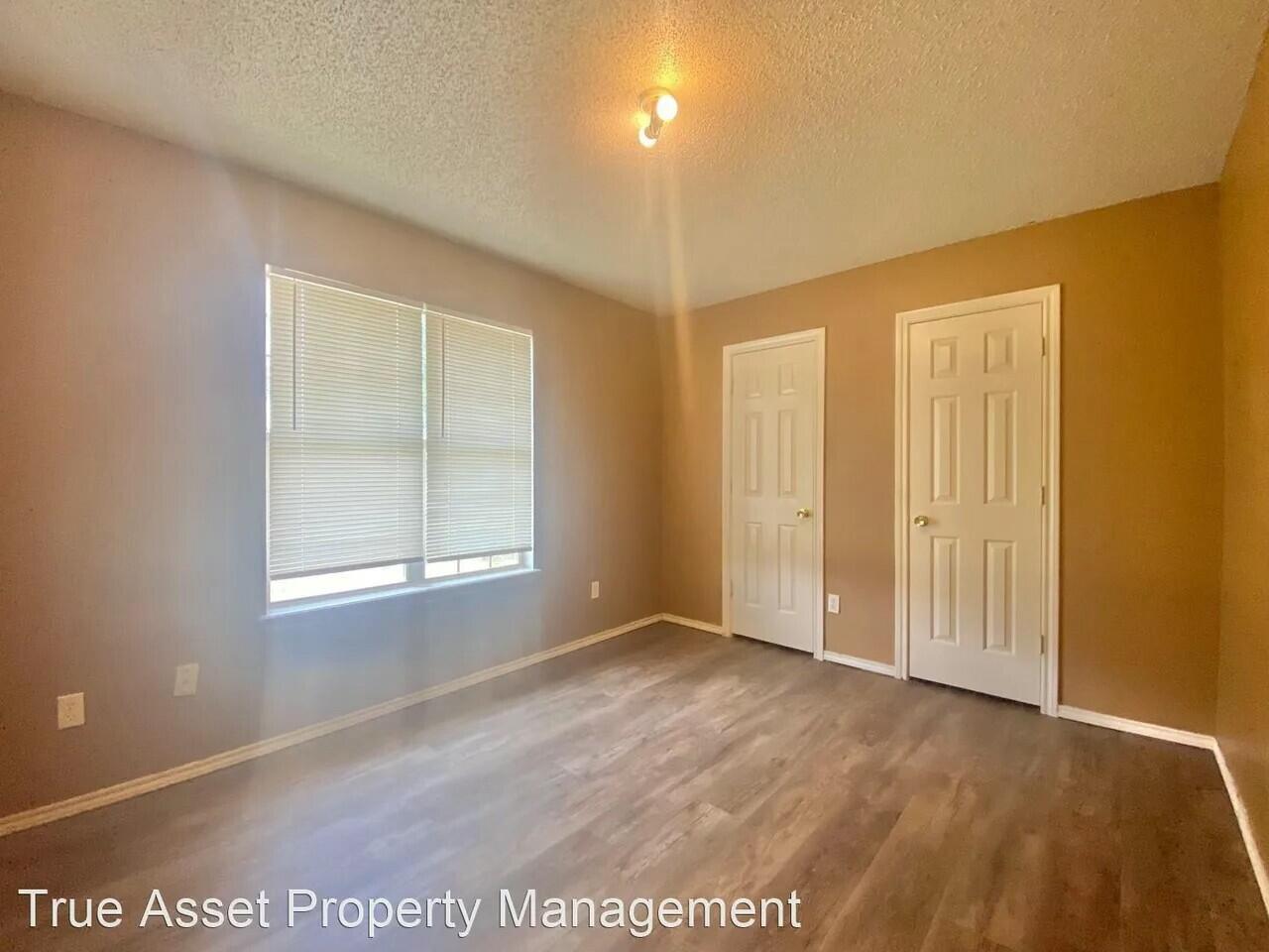 Package Package Property Lubbock, TX 79415 - Photo 17 of 45 an empty room with windows
