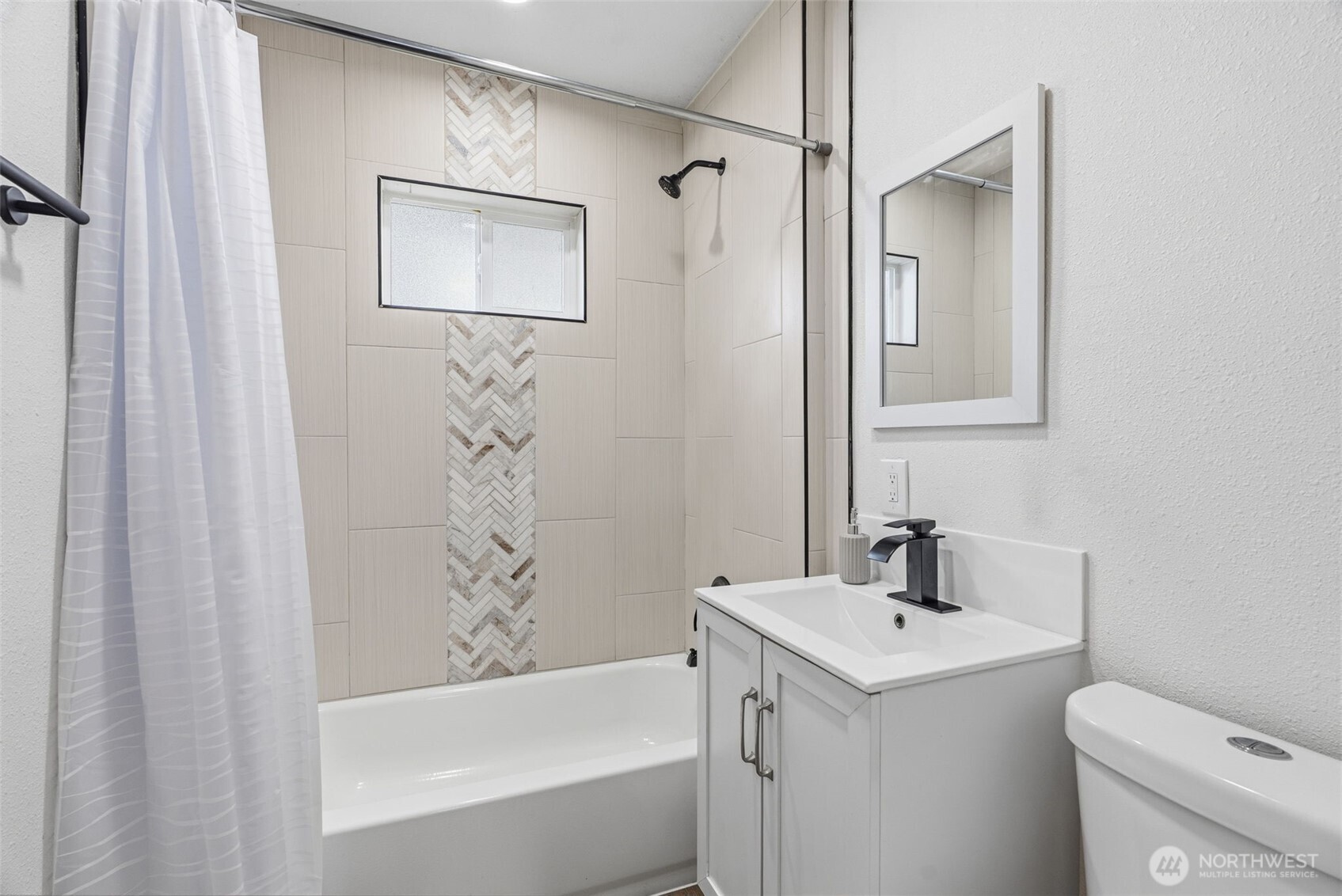 2828 Fir Street Longview, WA 98632 - Photo 11 of 18 a bathroom with a sink a toilet and a bathtub