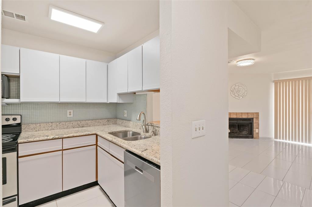 700 West Collins Street Denton, TX 76201 - Photo 9 of 36 Kitchen with granite countertops