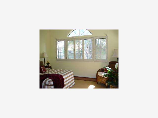 800 East Charleston Road, Unit 20 Palo Alto, CA 94303 - Photo 5 of 8 a living room with furniture and a window