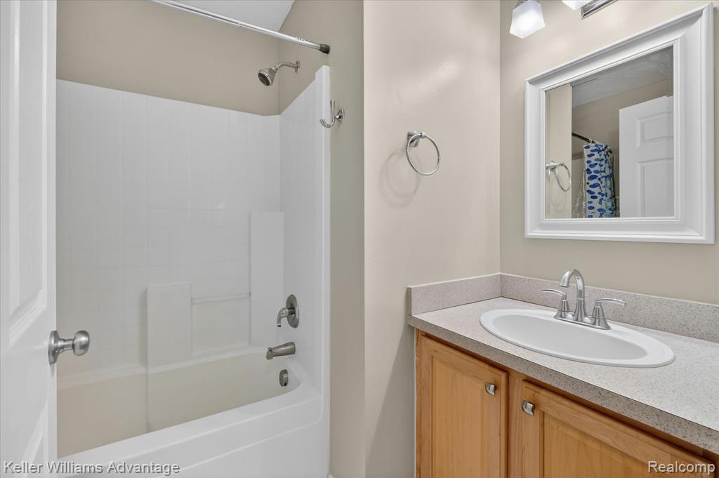 16982 Farmington Road Livonia, MI 48154 - Photo 15 of 32 Gallery Image 15