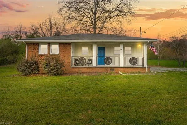 $205,900 | 724 East Main Street, Seagrove, NC 27341