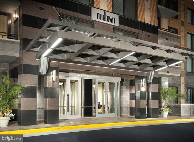 $2,100 | 2451 Midtown Avenue, Unit 921, Alexandria, VA 22303