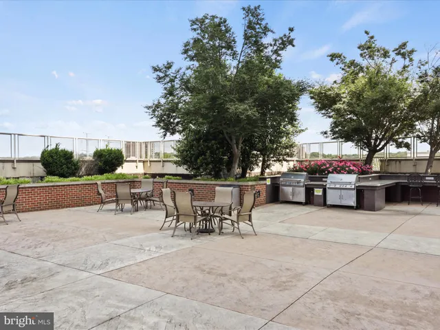 $2,100 | 2451 Midtown Avenue, Unit 921, Alexandria, VA 22303