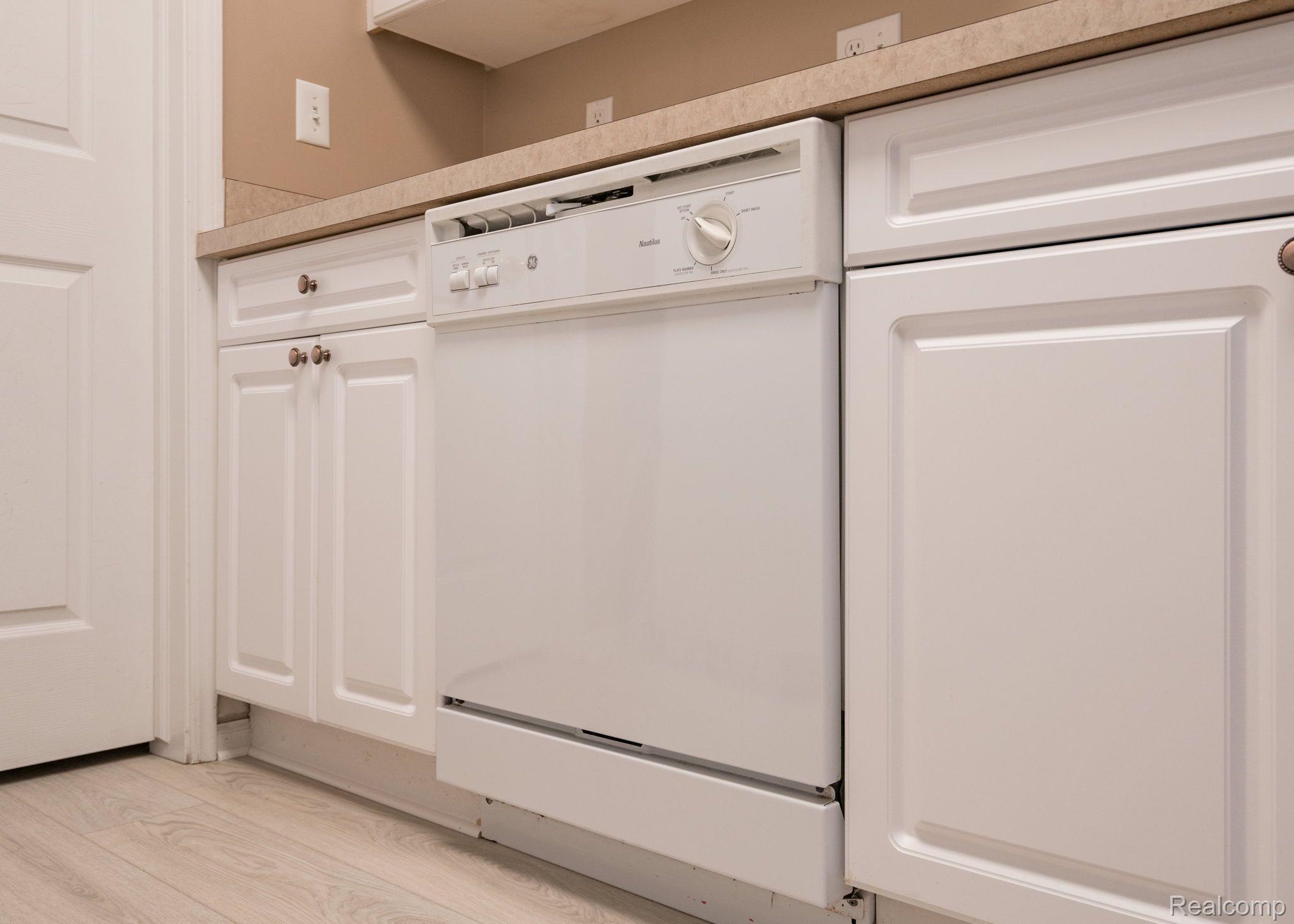 3570 Oakmonte Boulevard, Unit 100 Rochester, MI 48306 - Photo 14 of 29 Gallery Image 14