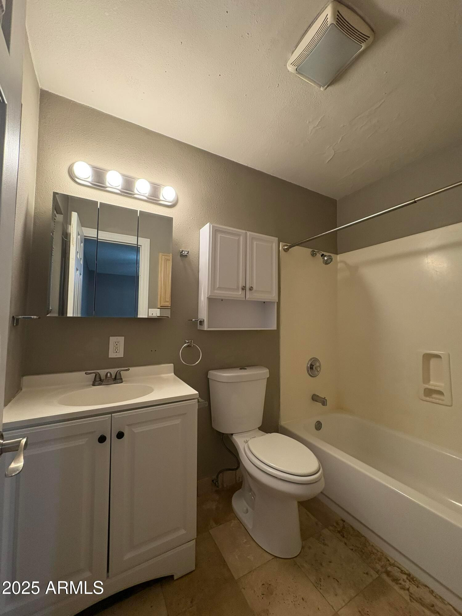 2735 West Tuckey Lane, Unit 2 Phoenix, AZ 85017 - Photo 8 of 8 a bathroom with a toilet a sink and a bathtub